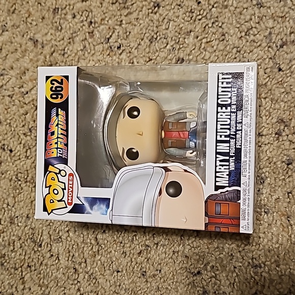 Pop Back to the Future Marty in Future Outfit Vinyl Figure - Picture 3 of 8